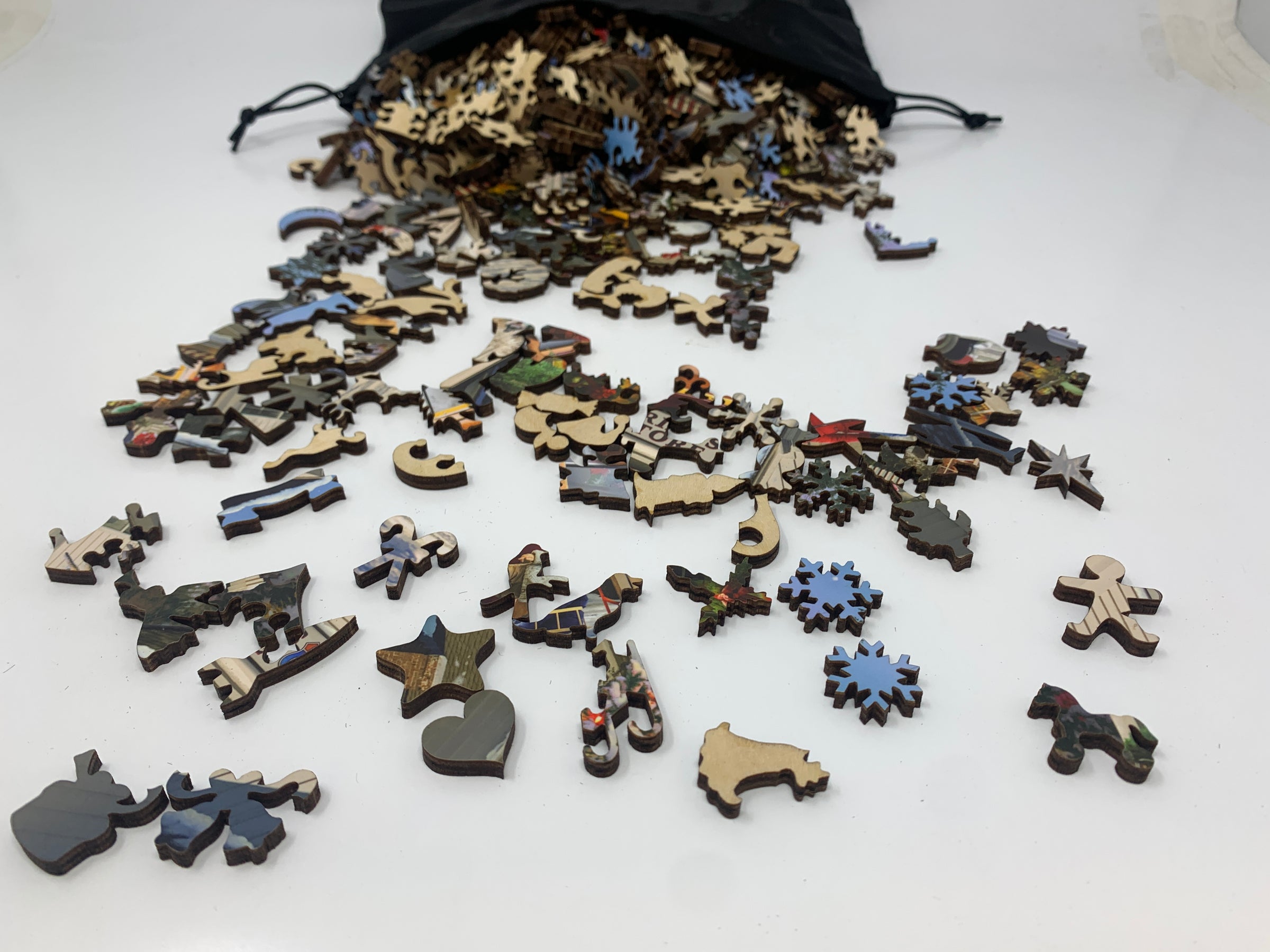 Christmas at the General Store (475 Piece Christmas Wooden Jigsaw Puzzle) - Nautilus Puzzles - Wooden Jigsaw Puzzles For Adults